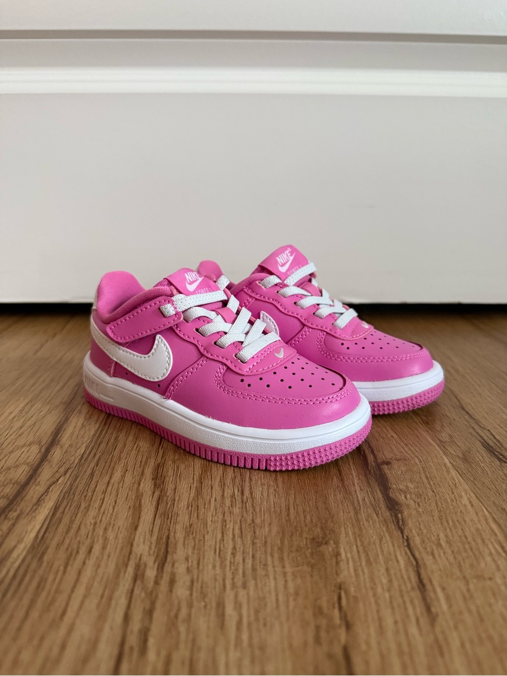 NIKE • size 8c • Kid’s Force 1 Low EasyOn Playful Pink & White Sneakers